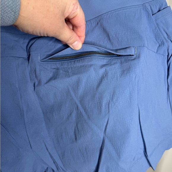 NWT ATHLETA Size 16 Light Blue Trekkie North Shorts. Has zipper pockets - Picture 6 of 9